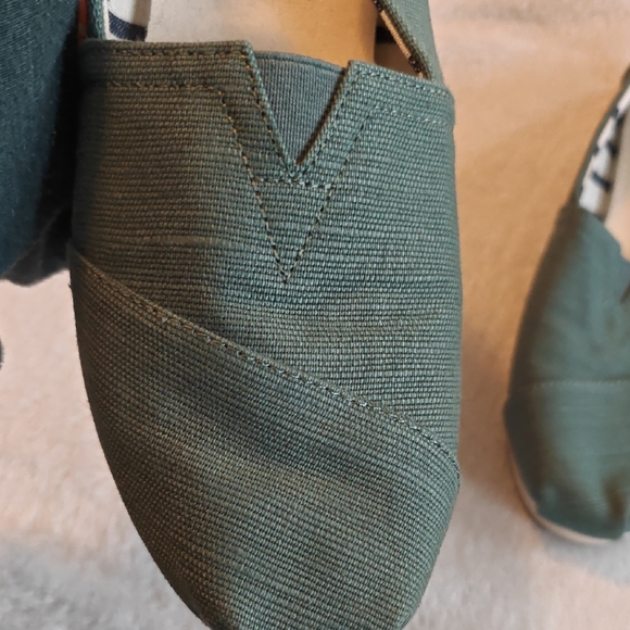 TOMS Women's 9 in Forest Green - Picture 5 of 8